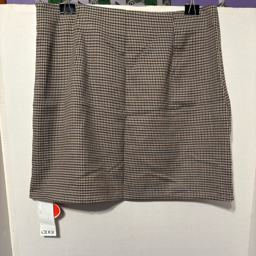Women’s  Skirt, NWT